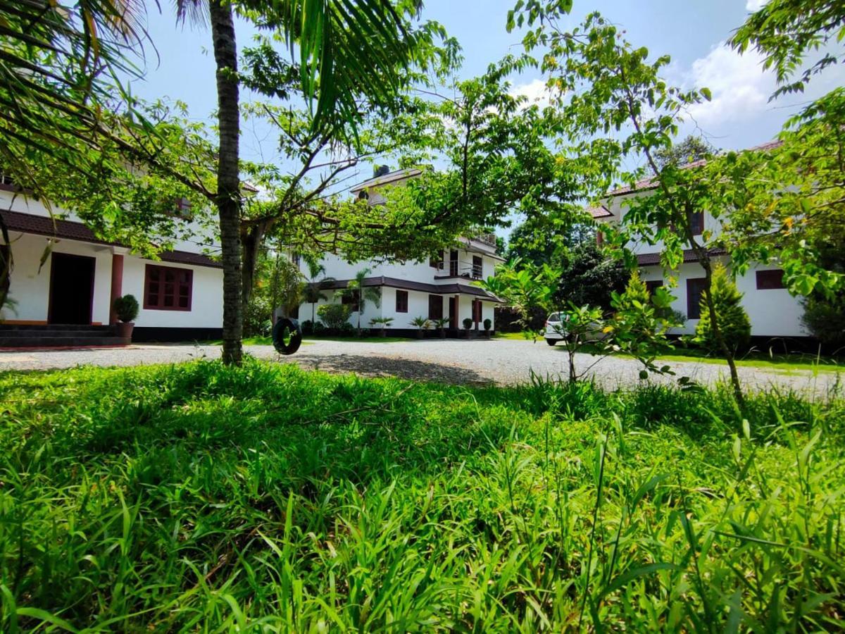 Three Roots Holiday Home Resort Sultan Bathery Extérieur photo