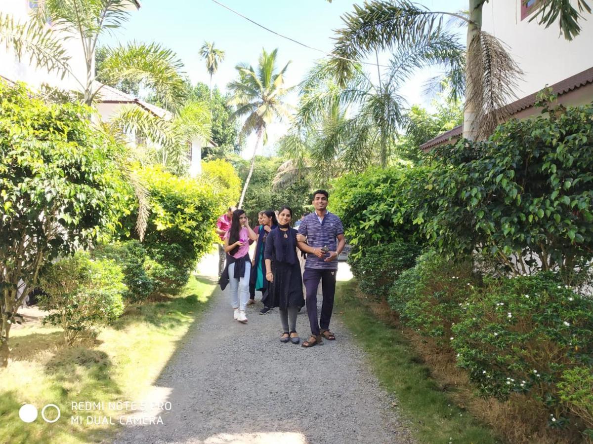 Three Roots Holiday Home Resort Sultan Bathery Extérieur photo