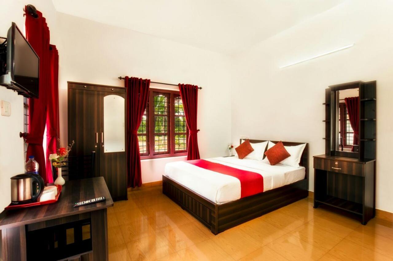 Three Roots Holiday Home Resort Sultan Bathery Extérieur photo