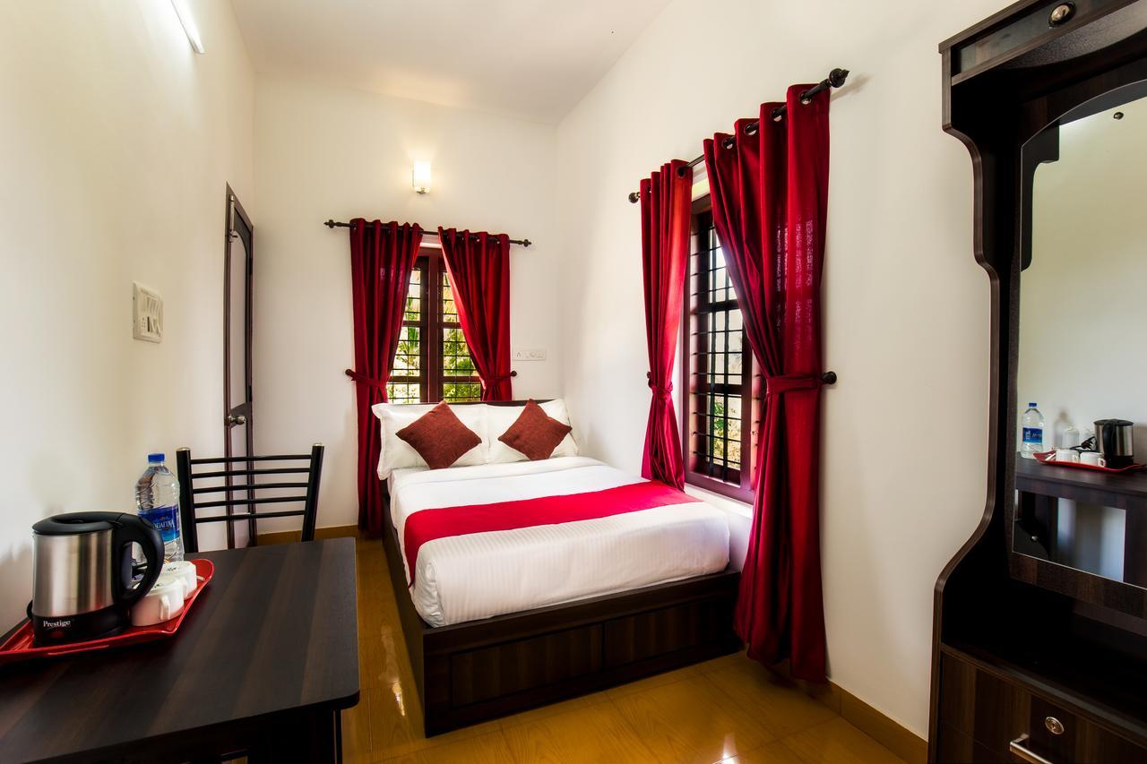 Three Roots Holiday Home Resort Sultan Bathery Extérieur photo