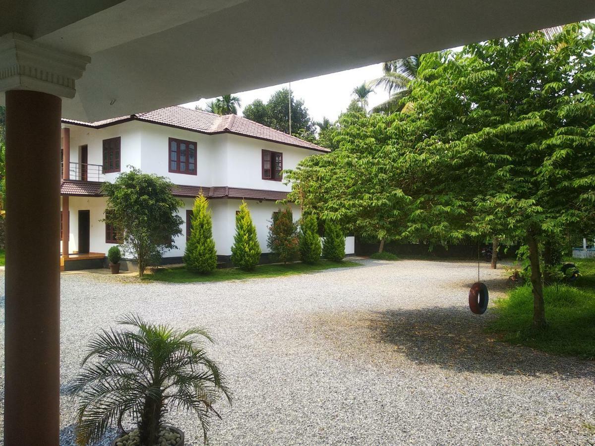 Three Roots Holiday Home Resort Sultan Bathery Extérieur photo