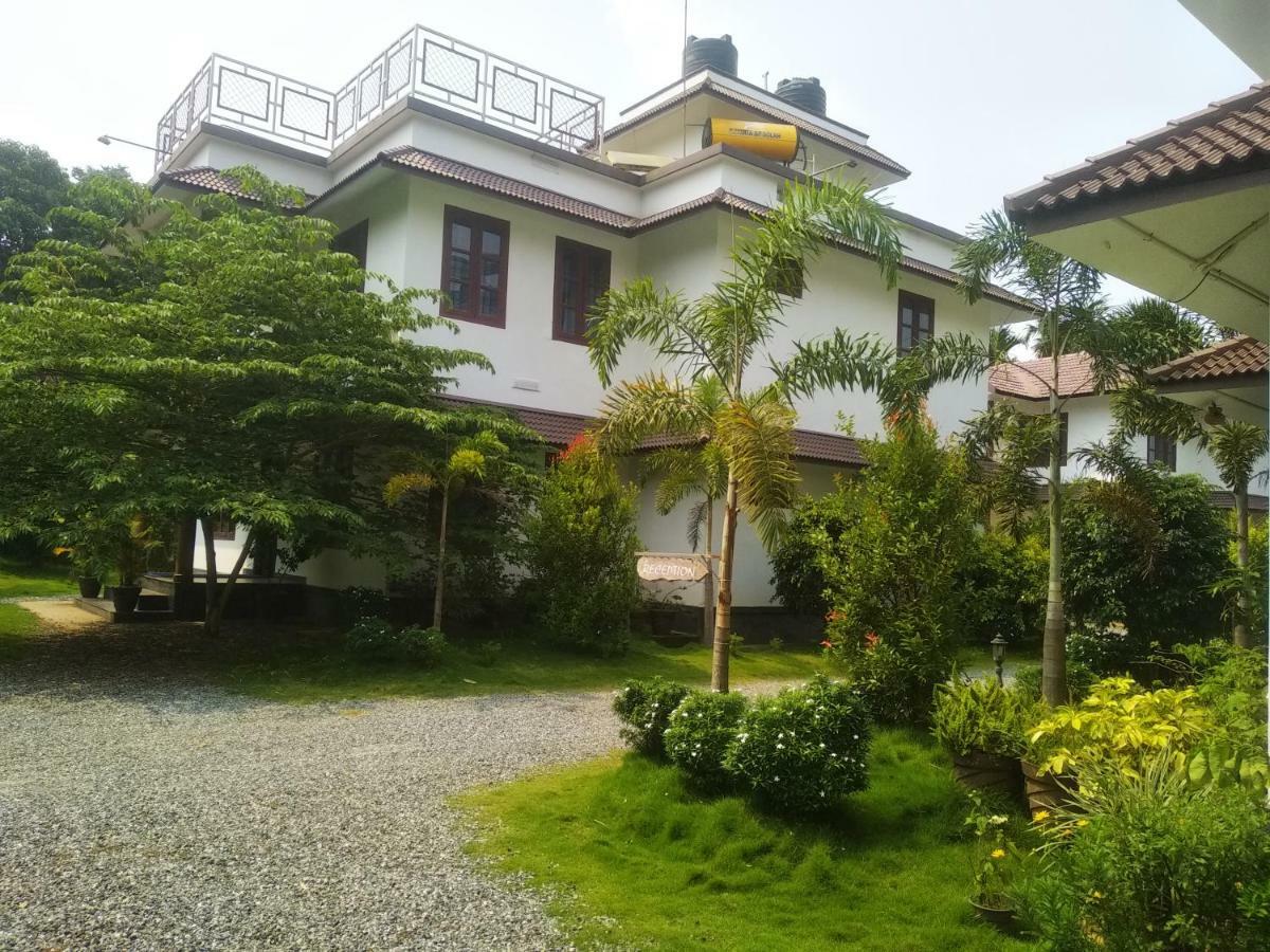 Three Roots Holiday Home Resort Sultan Bathery Extérieur photo