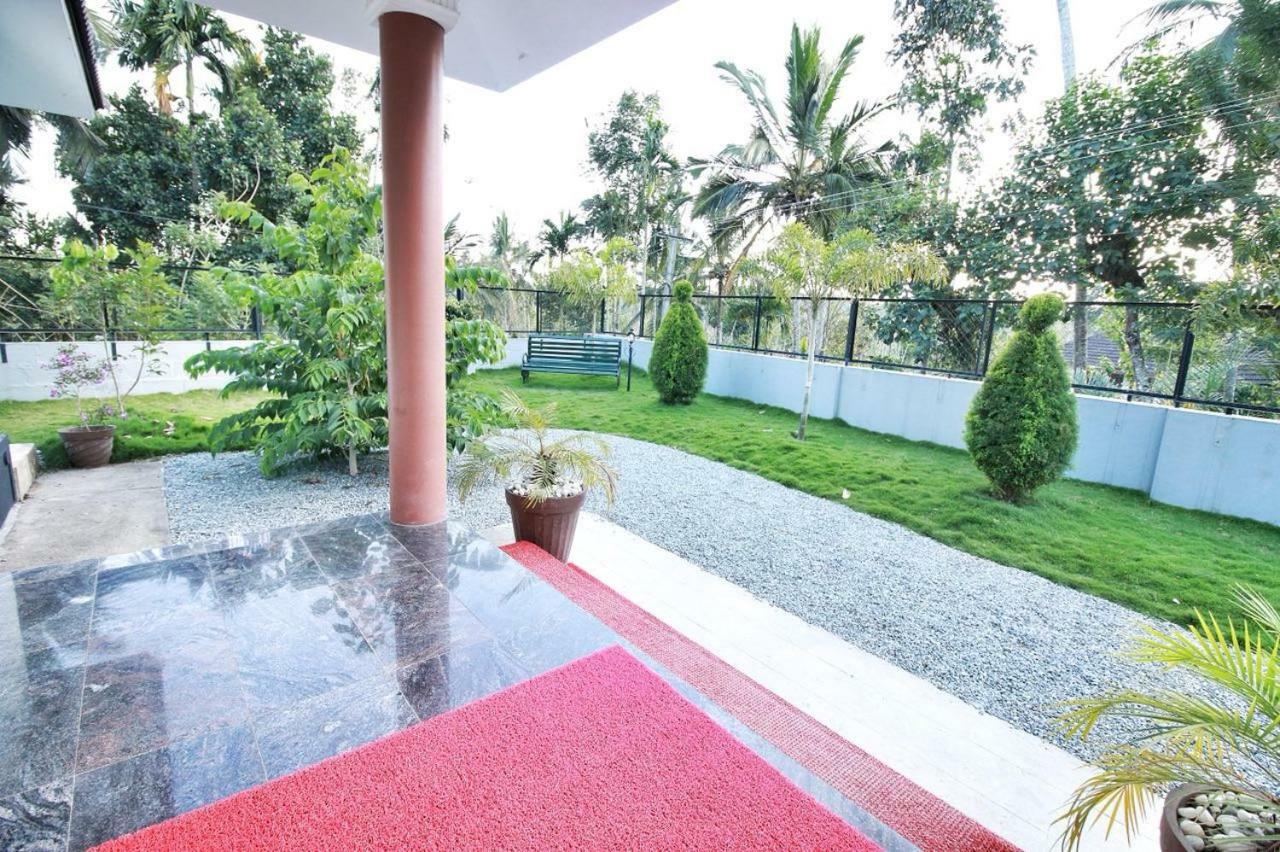 Three Roots Holiday Home Resort Sultan Bathery Extérieur photo